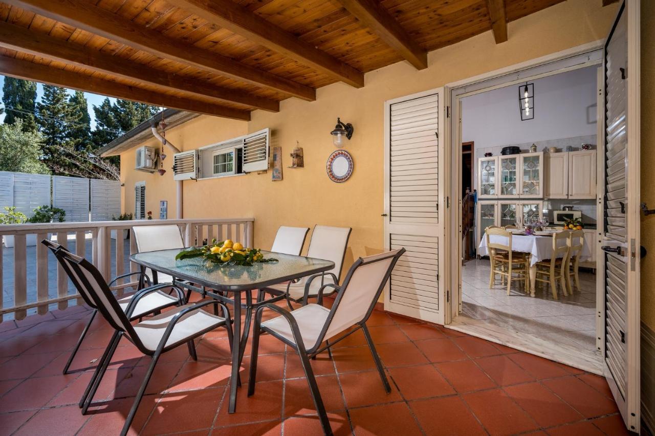 קאסטלמארה דל גולפו Villa Gagliardetta מראה חיצוני תמונה